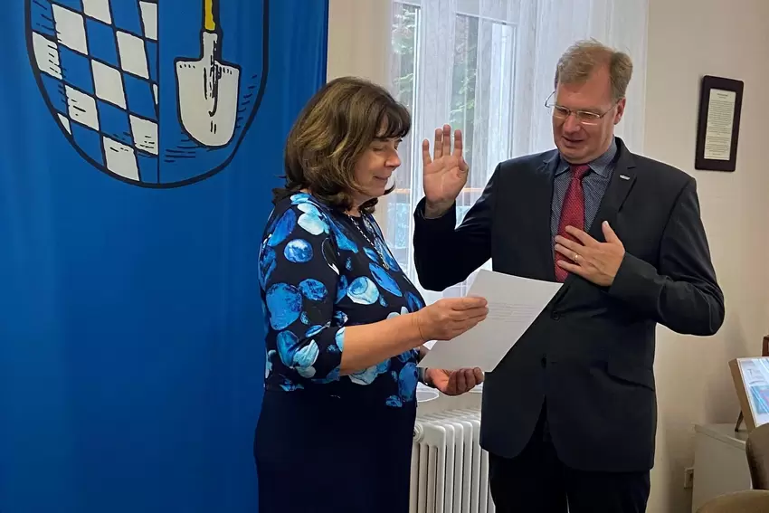 2. Juli: Thorsten Ralle wird von OB Jutta Steinruck vereidigt.