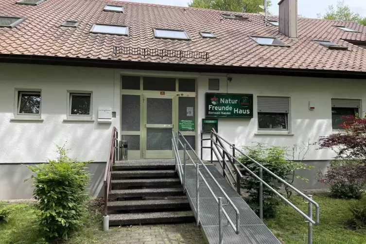 Das Naturfreundehaus Kandel liegt nicht im Pf&auml;lzer-, sondern im Bienwald. 
