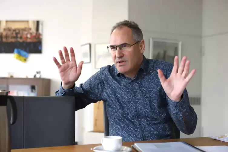 Dietmar Seefeldt ist Landrat der S&uuml;dlichen Weinstra&szlig;e. 