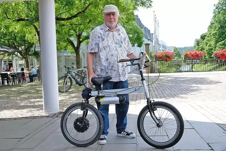 Keine Pedale, aber ein Fach f&uuml;r den Akku f&uuml;r den Elektromotor. 