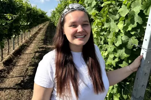 „Ein Erkennungszeichen finde ich wichtig“, sagt Marleen Morio. Die neue Weinprinzessin aus Weisenheim mag ihre Krone. 
