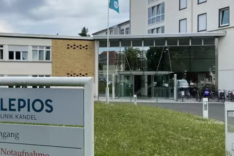Der alte Haupteingang der Klinik in Kandel ist ab Donnerstag geschlossen. Er wird abgerissen.