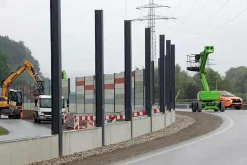 Die Lärmschutzwand entsteht in Höhe Bubenhausen/Wolfsloch. Die Lärmschutzwand entsteht in Höhe Bubenhausen/Wolfsloch.