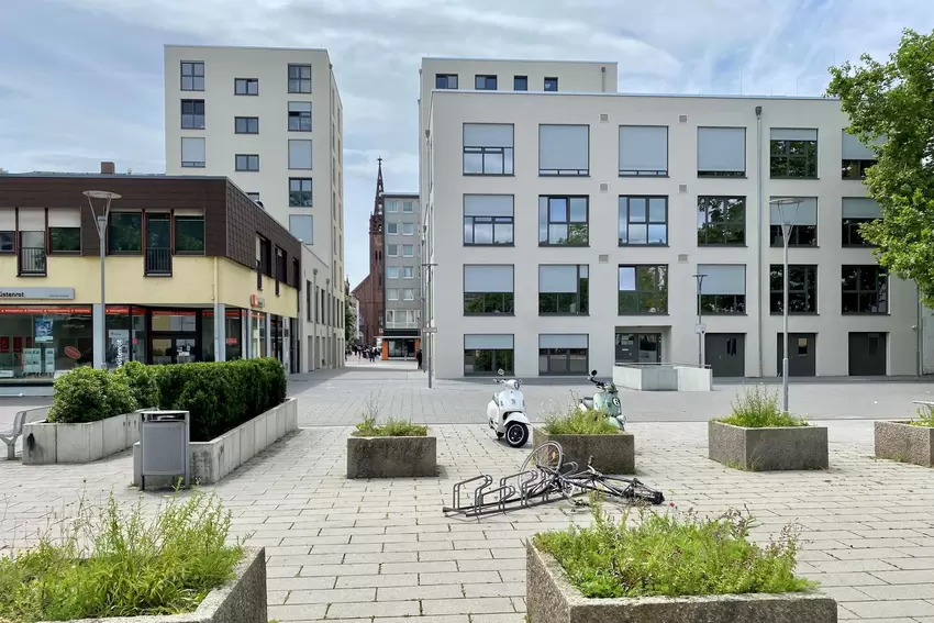 Ohne Schatten: Bürgerhof.