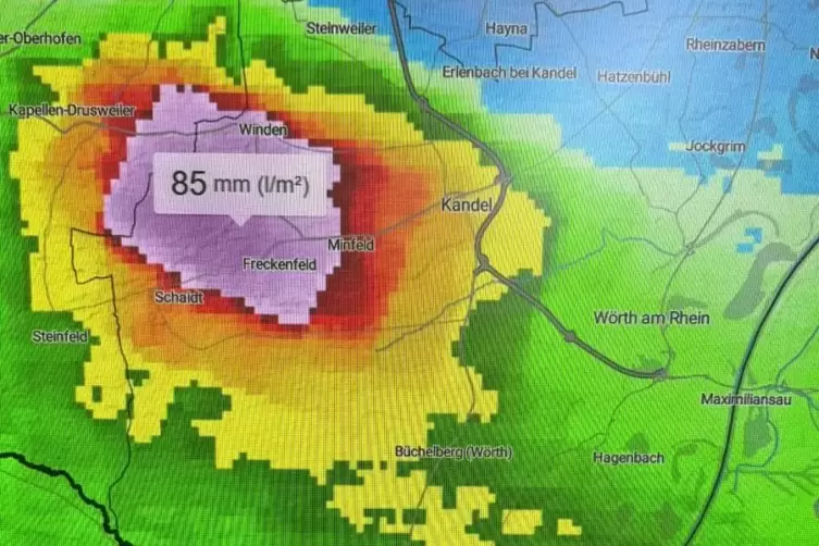 Der Regenradar zeigt die station&auml;ren Niederschlagszelle von Freitagabend &uuml;ber der S&uuml;dpfalz. 