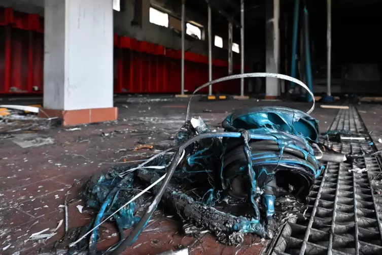 Durch verbrannte Kunststoffe wurden in der Halle Chlorgase freigesetzt, die Metalle in Windeseile rosten lassen. 