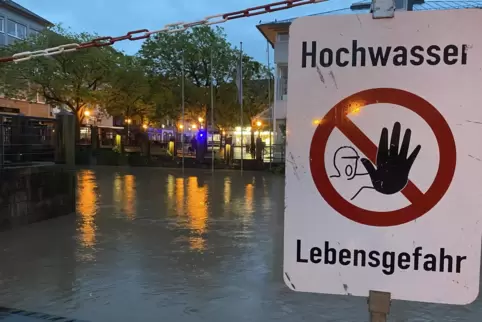 Bei dem Hochwasser an Pfingsten waren in Zweibrücken (hier ein Foto vom Hallplatz) und Umgebung immense Schäden entstanden. Bei dem Hochwasser an Pfingsten waren in Zweibrücken (hier ein Foto vom Hallplatz) und Umgebung immense Schäden entstanden.