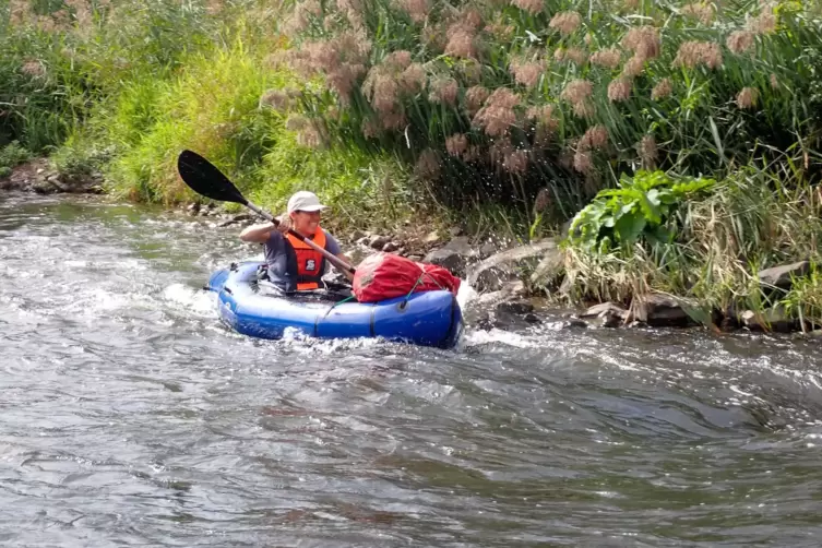 Erfrischendes Wasserabenteuer: Packrafting auf der Nahe. 