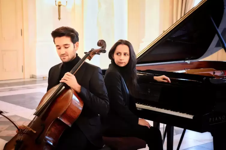 Liebesgeschichte in Dannenfels: Cellist Roger Morell&oacute; Ros und Pianistin Anna Khomichko beenden die Donnersbergiade. 