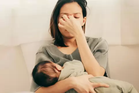Mütter machen eine turbulente und emotionale Phase durch, die der Pubertät nicht unähnlich ist.