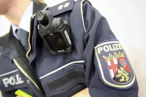 Die Polizei appelliert an Erziehungsberechtigte, mit ihren Kindern über deren Mediennutzung zu sprechen. 