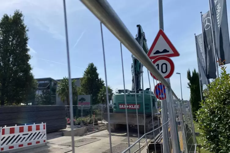 Abgesackt: die Ferdinand-Porsche-Stra&szlig;e. 