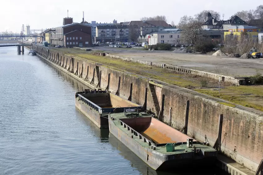 Für die Schifffahrt spielt das Hafenbecken keine Rolle mehr.