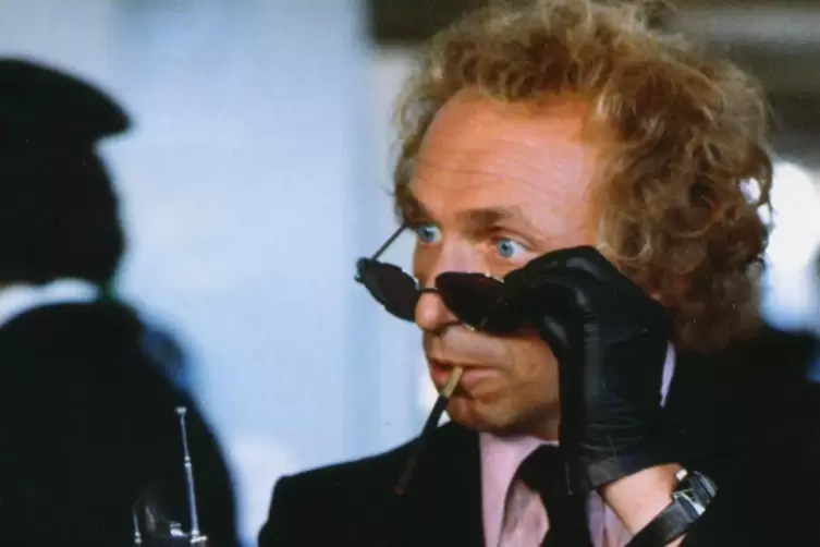Pierre Richard in seiner Paraderolle als &bdquo;Der gro&szlig;e Blonde mi dem schwarzen Schuh&ldquo; 1972