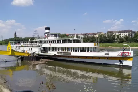 Das Museumsschiff liegt in Mannheim vor Anker.