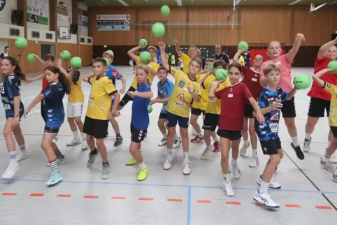 Abgeworfen: TG Waldsee und Rhein-Neckar-Löwen laden zum Feriencamp ein.