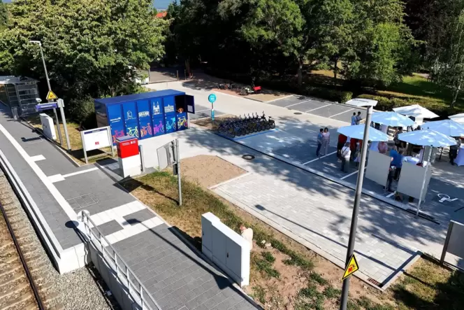 Der Westbahnhof von oben. Die Begrünung kommt noch. Der Westbahnhof von oben. Die Begrünung kommt noch.