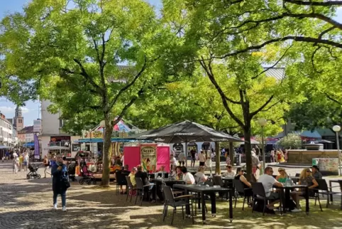 Rund 50 Prozent mehr Besucher als an einem regulären Tag seien am Donnerstag in Zweibrücken gewesen, schätzte Citymanagerin Petr Rund 50 Prozent mehr Besucher als an einem regulären Tag seien am Donnerstag in Zweibrücken gewesen, schätzte Citymanagerin Petr