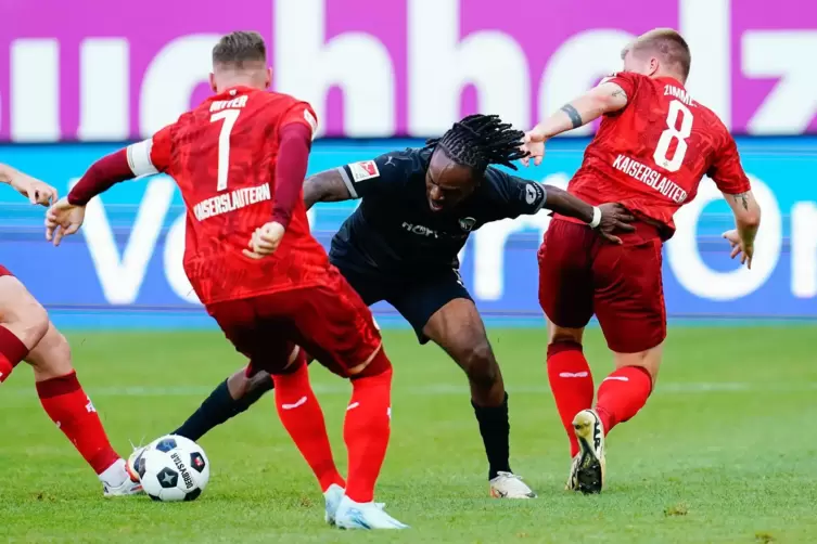 Halten auf dem Platz zusammen: FCK-Kapit&auml;n Marlon Ritter (links) und sein Vorg&auml;nger Jean Zimmer.