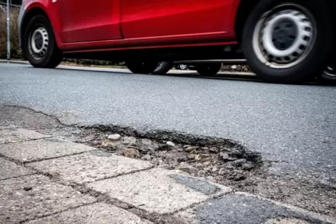 Keine Kfz-Steuern mehr zahlen, weil so viele Straßen kaputt sind? Keine Kfz-Steuern mehr zahlen, weil so viele Straßen kaputt sind?