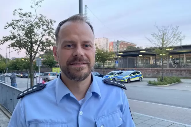 Christian Ollhoff ist Sprecher der Bundespolizeiinspektion Kaiserslautern. Christian Ollhoff ist Sprecher der Bundespolizeiinspektion Kaiserslautern.