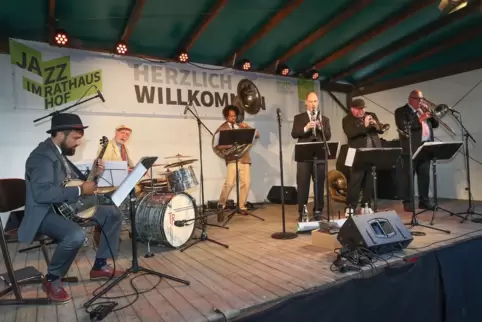Jazz im Rathaushof: Die Southwest Oldtime All Stars eröffneten das Festival am Donnerstag.