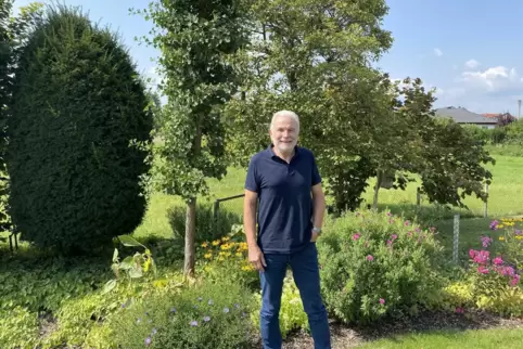 Der Garten von Karl-Heinz Hasenstab ist ein kleines Idyll, hier sitzt er am liebsten mit seiner Ehefrau, die den Garten auch pfl