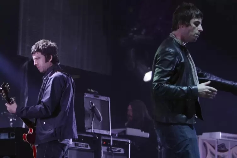 Da war die Bandchemie schon gest&ouml;rt: Noel (links) und Liam Gallagher bei einem Oasis-Konzert anno 2008 in Kanada. 
