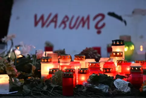 Drei Menschen hat ein Einzeltäter – vermutlich aus islamistischen Motiven – am Freitag bei einem Messerangriff in Solingen getöt