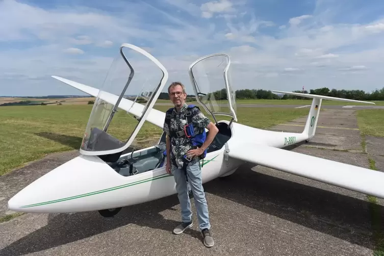 Erf&uuml;llte sich einen lange gehegten Wunsch: RHEINPFALZ-Fotograf Martin Seebald nach seinem Segelflug.