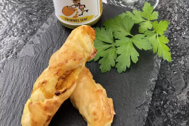 Snack zum Wein: Senfsalzstangen.