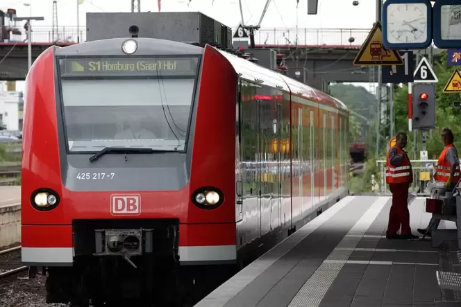 Die Rhein-Neckar-S1 endet heute in Homburg. Voraussichtlich ab Ende 2028 soll sie weiter nach Zweibrücken fahren. Die Rhein-Neckar-S1 endet heute in Homburg. Voraussichtlich ab Ende 2028 soll sie weiter nach Zweibrücken fahren.