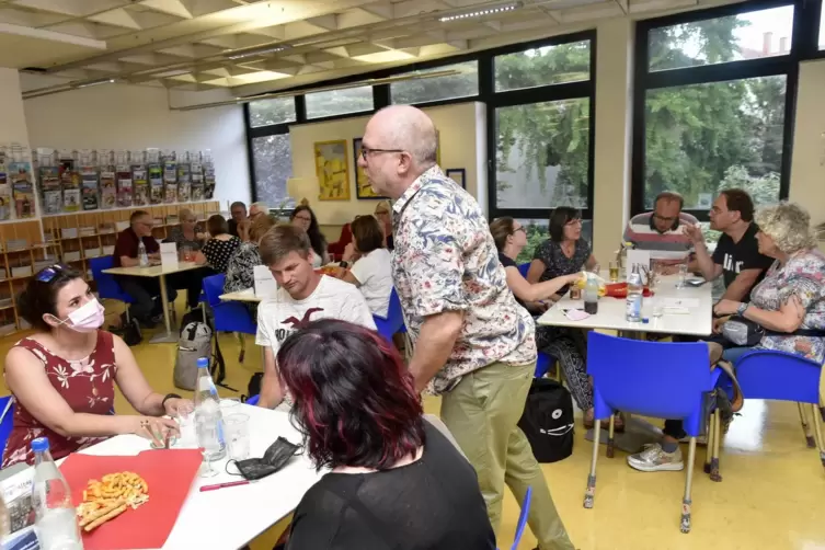 Seit 2016 findet dreimal j&auml;hrlich ein &bdquo;Pub Quiz&ldquo; unter der Moderation von J&uuml;rgen Hellmann in der Stadtb&uuml;cherei statt. Die Fragen