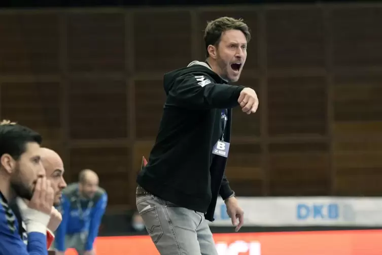 Benjamin Matschke bei den Eulen an der Seitenlinie.
