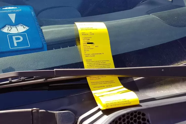 Wer die erlaubte Parkzeit &uuml;berzieht, muss eine Strafe zahlen.