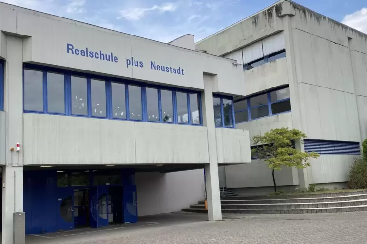Das aktuelle Schulgeb&auml;ude wurde Anfang der 70er-Jahre errichtet. Es wird noch genutzt, bis der Neubau fertig ist.