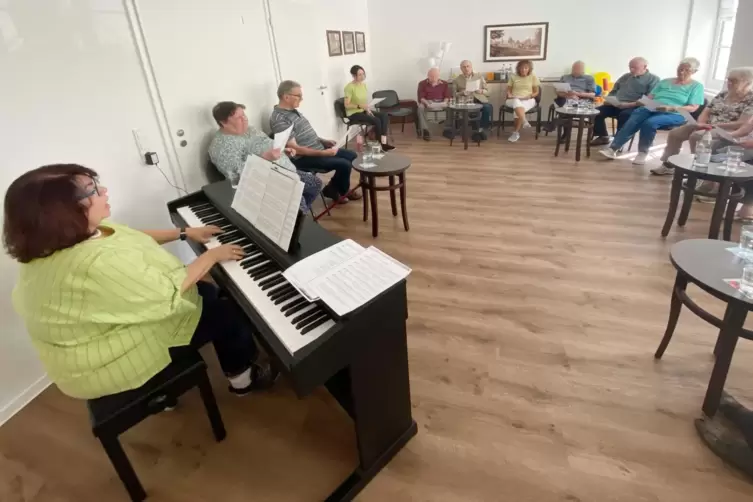 Im November singen die Demenzgruppen aus Kusel und Br&uuml;cken zusammen mit den U-Hus, den Unter-Hundertj&auml;hrigen, bei einem Konzert.