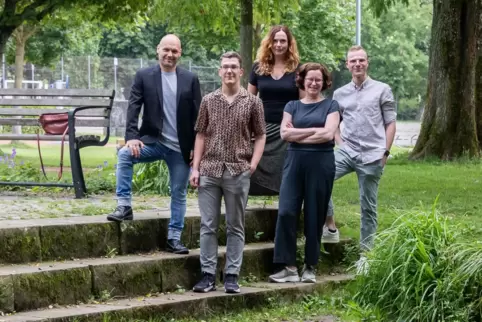 Die RHEINPFALZ freut sich auf viele Gäste. Unser Foto zeigt Thomas Büffel (Redaktionsleiter), Patrick Göbel, Sigrid Sebald (stel Die RHEINPFALZ freut sich auf viele Gäste. Unser Foto zeigt Thomas Büffel (Redaktionsleiter), Patrick Göbel, Sigrid Sebald (stel