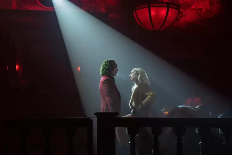 Traumszenen als Showszenen: Joker und Harvey schmelzen dahin. 