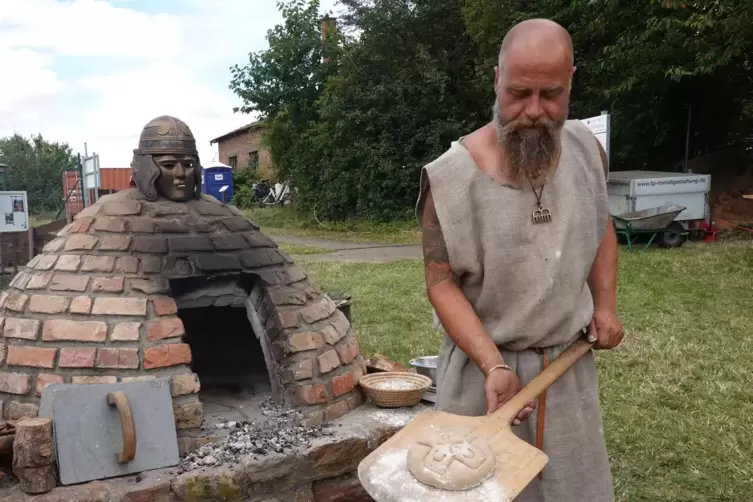 Beim r&ouml;mischen Vicus in Eisenberg wird beim Tag des offenen Denkmals am Sonntag in Eisenberg unter anderem in den r&ouml;mischen Back