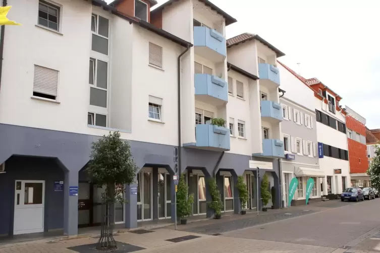 Das neue Dialysezentrum in der ehemaligen Apotheke Walch in der K&ouml;nigstra&szlig;e.