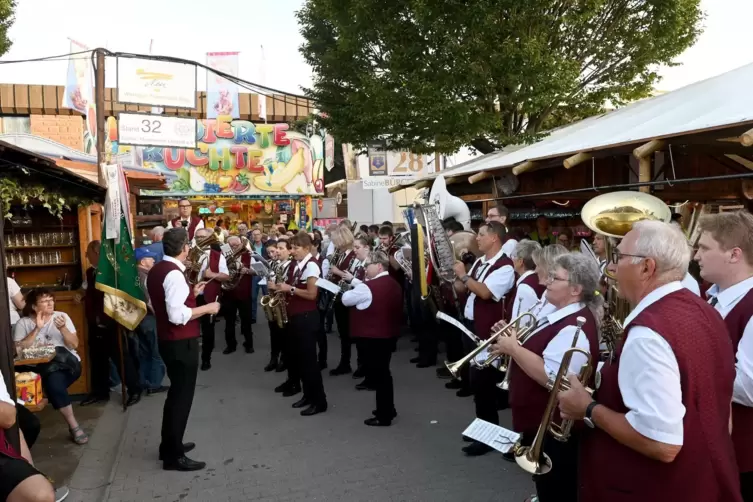 Der Musikverein Leistadt spielt bei den Schubk&auml;rchlern. 