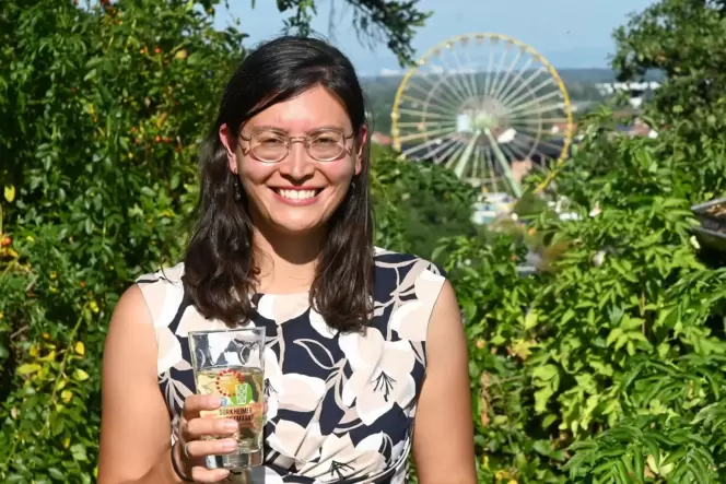 Das Riesenrad grüßt bereits: Natalie Bauernschmitt freut sich auf ihren ersten Wurstmarkt als Bürgermeisterin Das Riesenrad grüßt bereits: Natalie Bauernschmitt freut sich auf ihren ersten Wurstmarkt als Bürgermeisterin