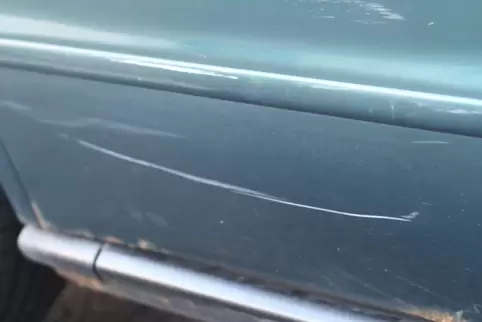 Der Schaden an den Autos wird auf 6000 Euro geschätzt. Das Foto zeigt einen anderen Wagen.