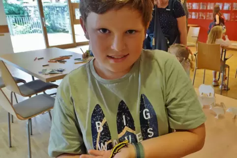 Der elfjährige Laurenz hat keine Scheu vor Feuersalamandern. 