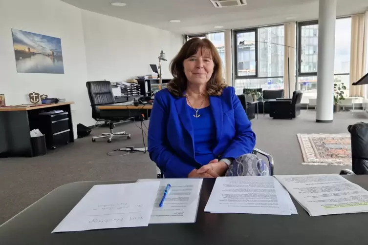 Jutta Steinruck beim RHEINPFALZ-Interview in ihrem B&uuml;ro.