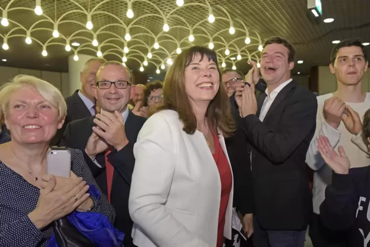 Breites L&auml;cheln: Jutta Steinruck beim Stichwahlsieg 2017.