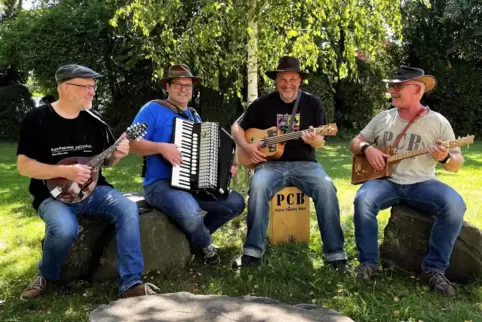Die Pälzer Cantry Bänd gastiert beim Picknick auf dem Schillerplatz in Schifferstadt.