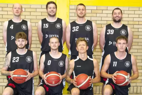 Mit diesem Kader geht die VT Zweibrücken die neue Saison in der Landesliga an (vorne von links): Max Simon, Luca Höchst, Tim Bur Mit diesem Kader geht die VT Zweibrücken die neue Saison in der Landesliga an (vorne von links): Max Simon, Luca Höchst, Tim Bur