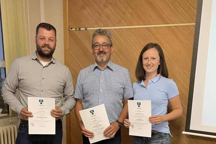 Ddie neue Gemeindespitze mit den Beigeordneten Steffen Diesel und Ann-Kristin Kohler zusammen mit Ortsb&uuml;rgermeister Thomas Ehl. 